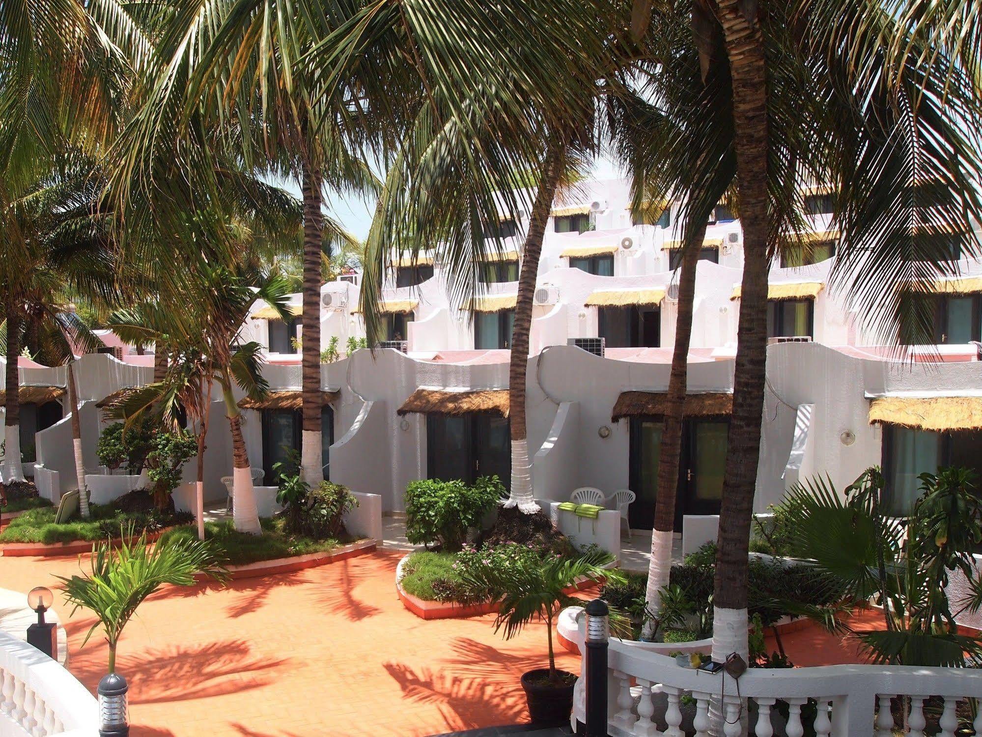 Africa Queen Hotel M'Bour Exterior foto